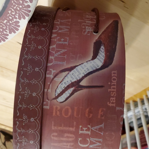 Vintage Emily Adams Decorative Hat Boxes, Red - Set Of 2 - Picture 4 of 7